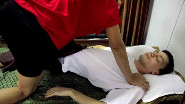 Professional Original Thai Massage – Back Shoulder ✔