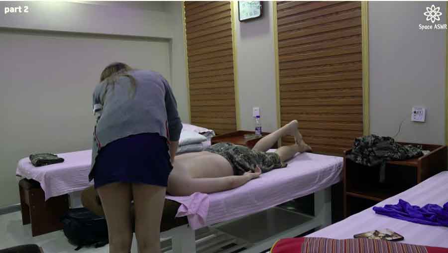 Young Sexy Chinese Therapist Gives Oily Back Massage